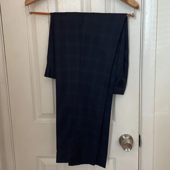 Joseph Abboud 3-piece Slim Fit Custom Suit. Jacket size 40R. Pants size 32R.